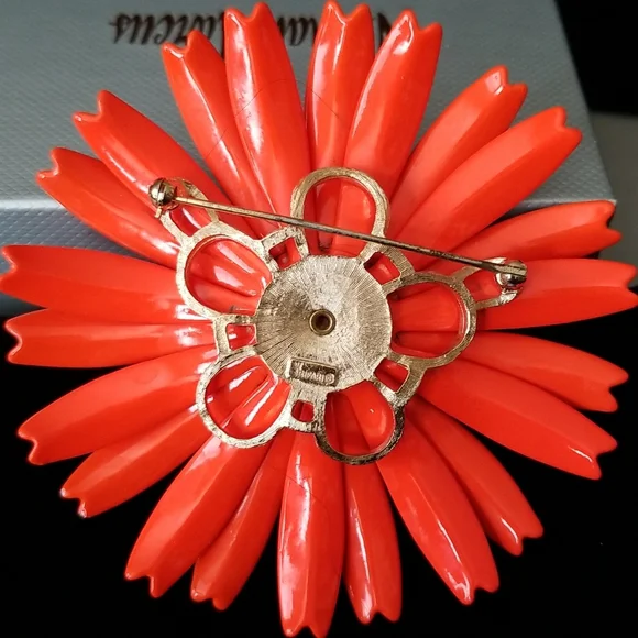 Crown trifari large Coral brooch - Picture 3 of 4